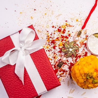 Rakshabandhan gift hamper with Rakhi
